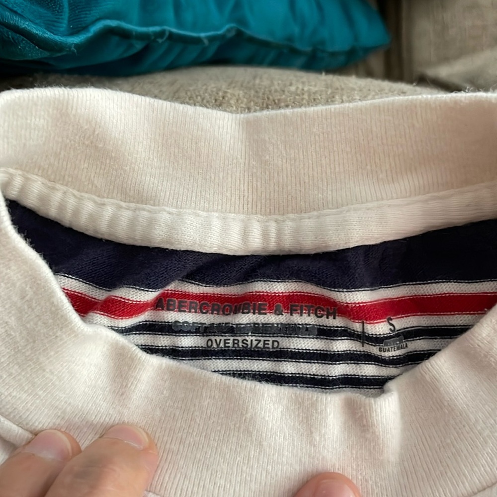 Great condition stripped tee shirt